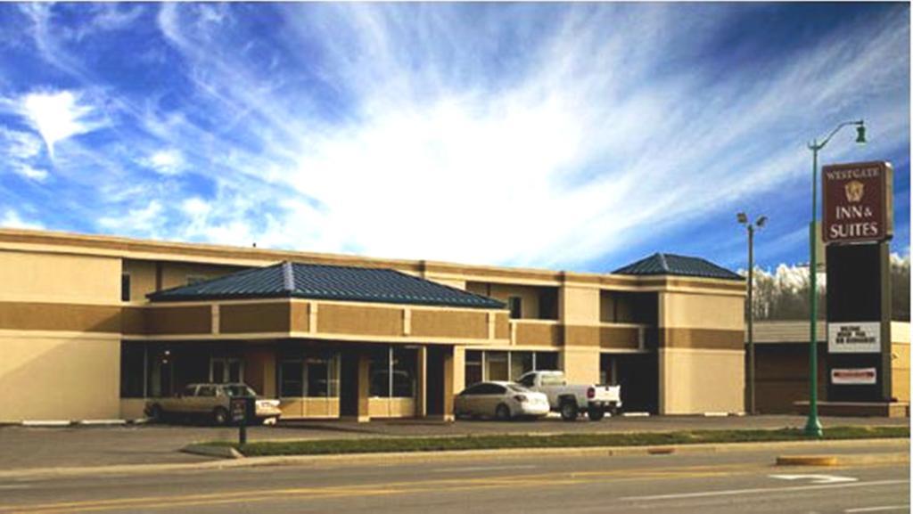Westgate Inn And Suites Clarksville Exterior photo